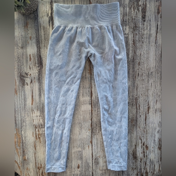 NVGTN Seamless Camo Leggings Icy Blue Womens Medium - Picture 6 of 8